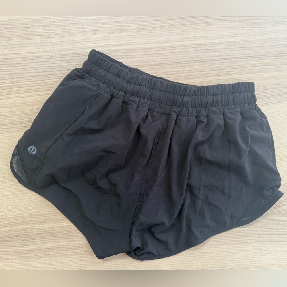 lululemon Hotty Hot Low-Rise Lined Short 2.5” - Black - Picture 4 of 4